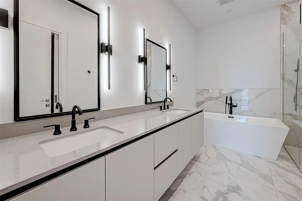 1711 Allen Parkway #1703 Houston, TX 77019