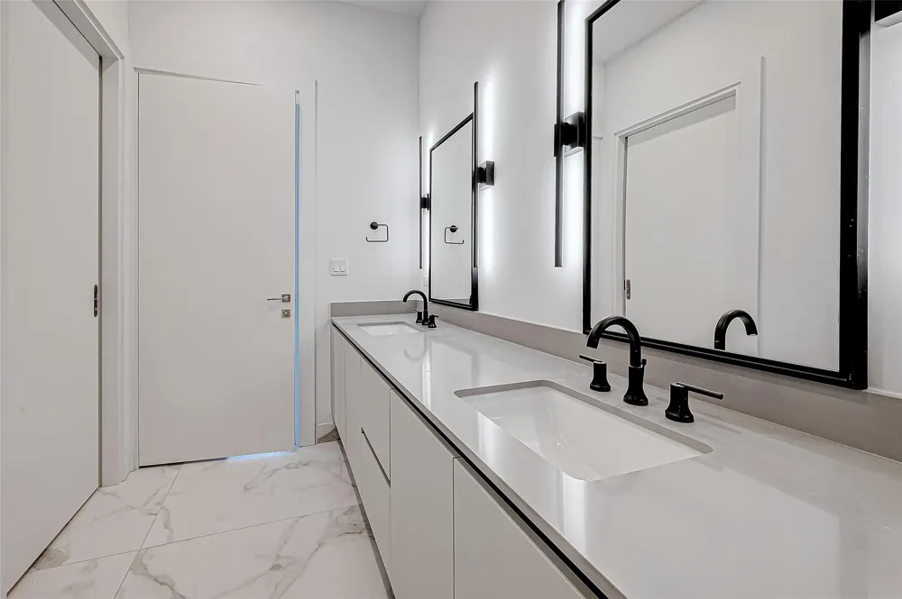 1711 Allen Parkway #1703 Houston, TX 77019