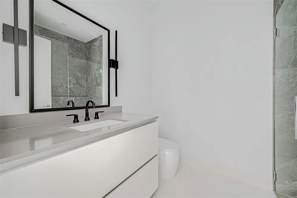1711 Allen Parkway #1703 Houston, TX 77019
