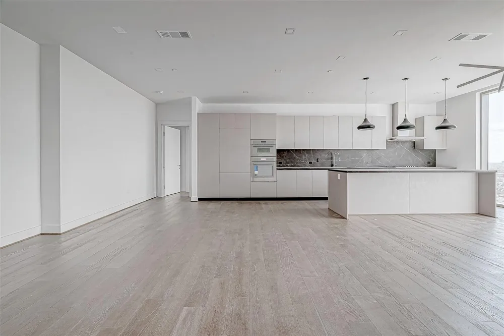 1711 Allen Parkway #1703 Houston, TX 77019