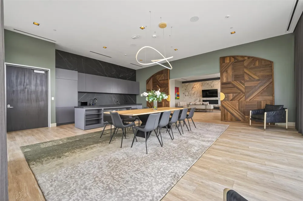 1711 Allen Parkway #1703 Houston, TX 77019
