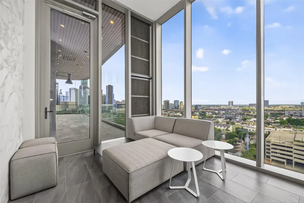 1711 Allen Parkway #1703 Houston, TX 77019