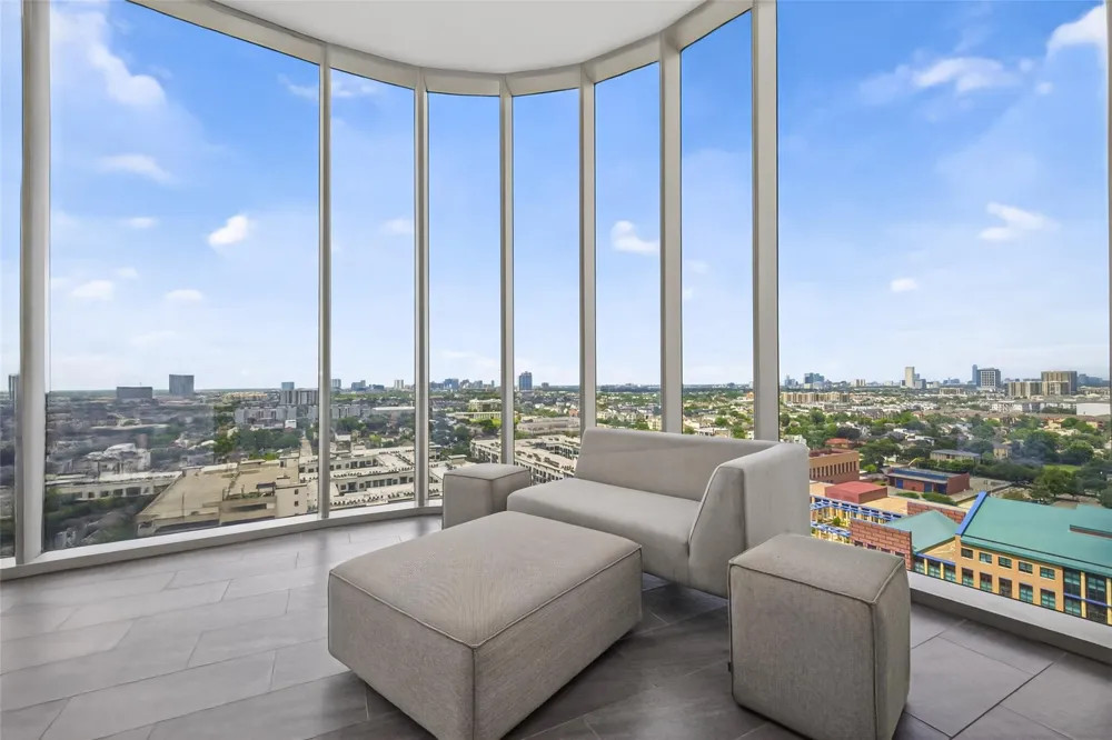 1711 Allen Parkway #1703 Houston, TX 77019