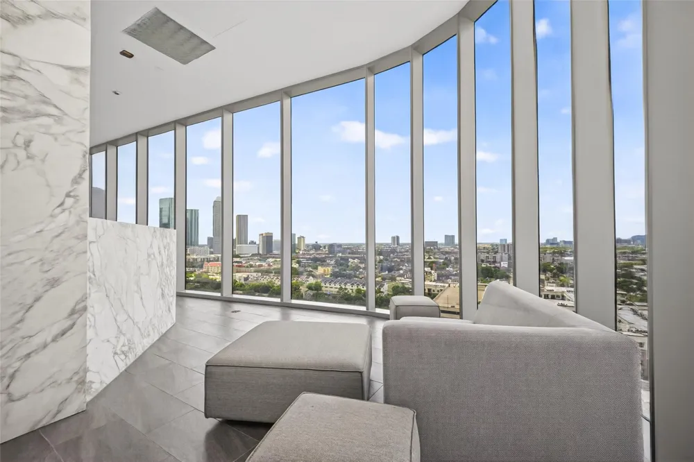 1711 Allen Parkway #1703 Houston, TX 77019
