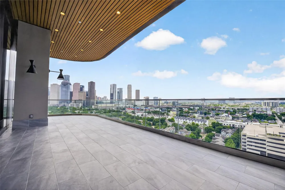 1711 Allen Parkway #1703 Houston, TX 77019
