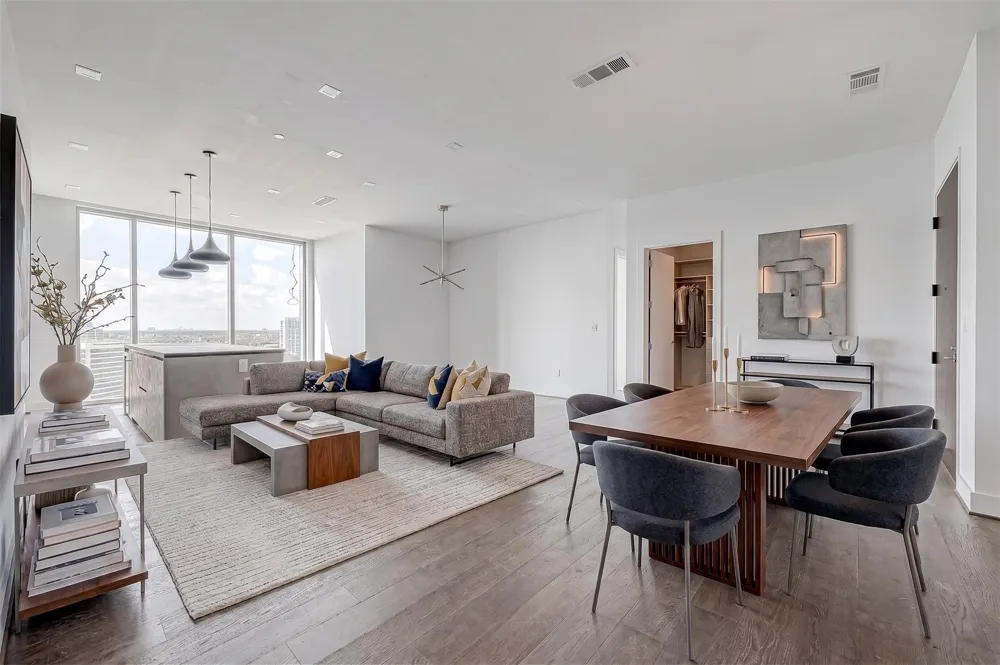 1711 Allen Parkway #1703 Houston, TX 77019