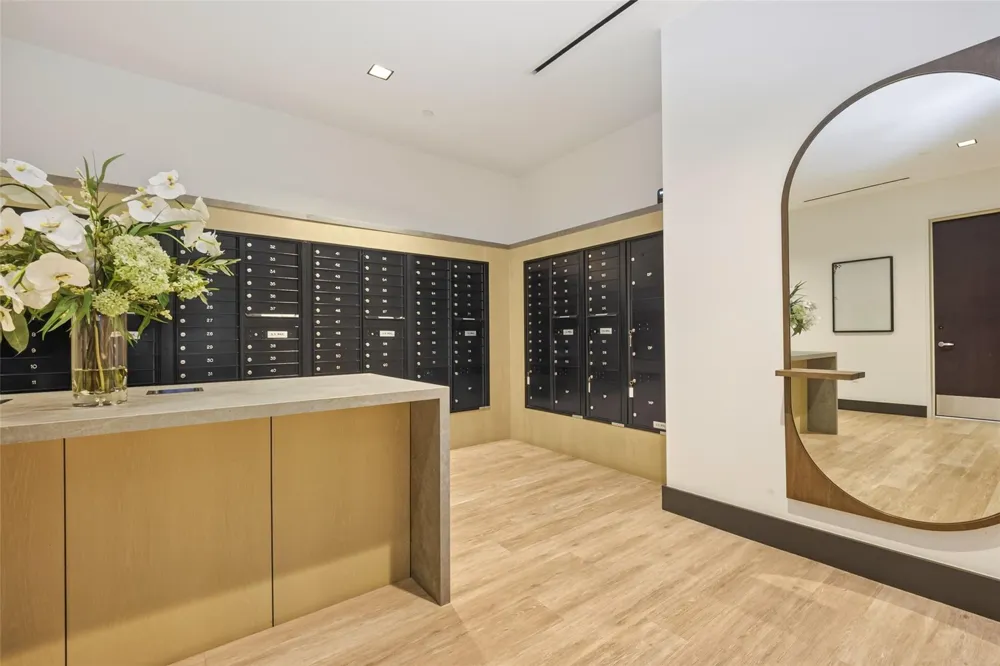 1711 Allen Parkway #1703 Houston, TX 77019