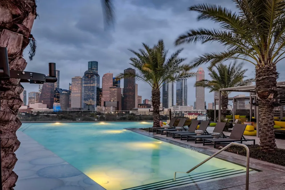 1711 Allen Parkway #1703 Houston, TX 77019