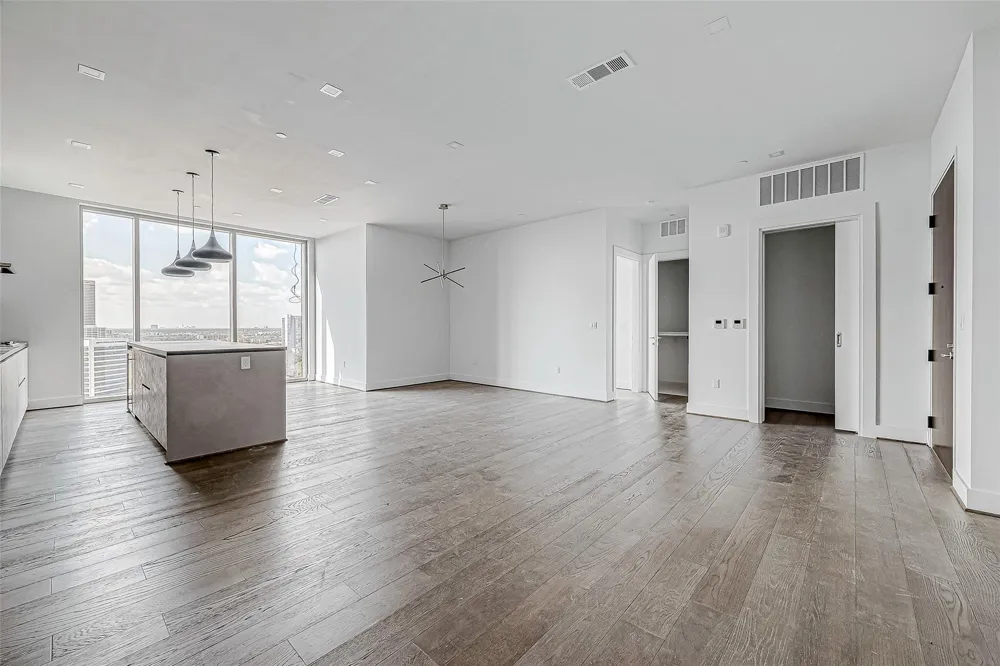 1711 Allen Parkway #1703 Houston, TX 77019