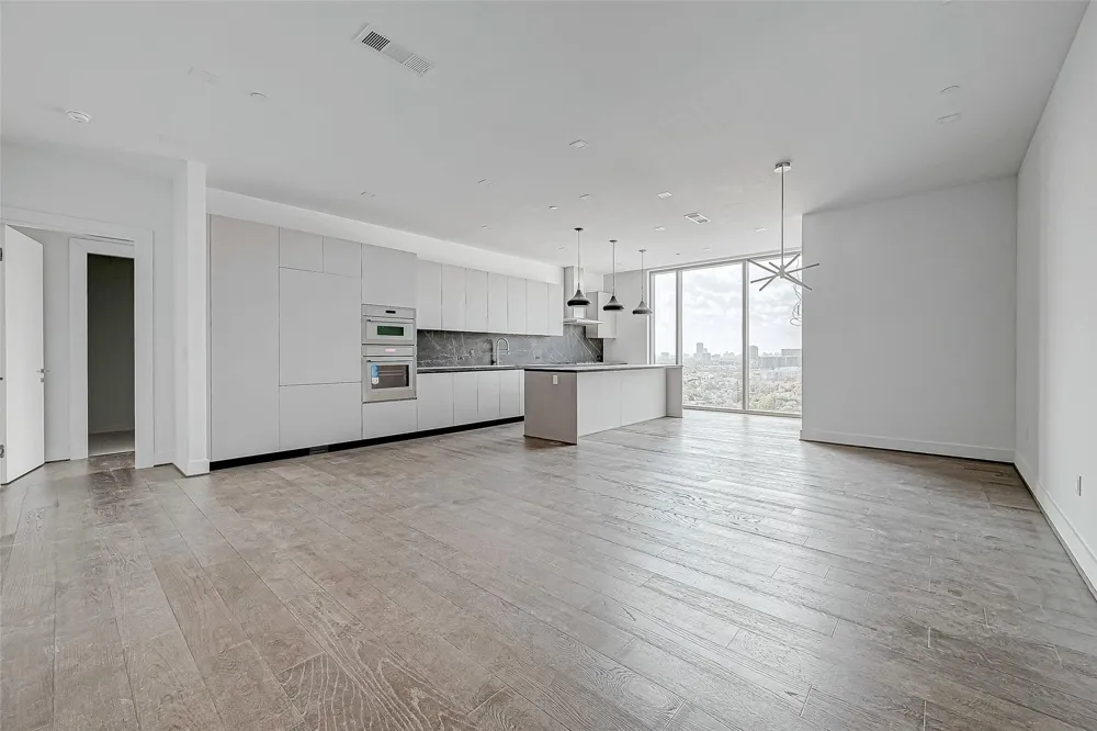 1711 Allen Parkway #1703 Houston, TX 77019