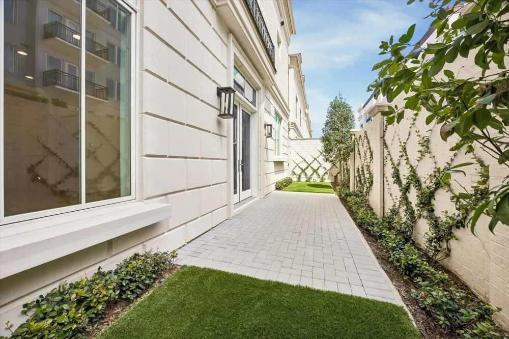 7 Wentworth Gate Path Houston, TX 77027
