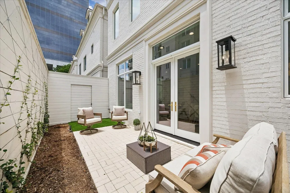 13 Wentworth Gate Path Houston, TX 77027