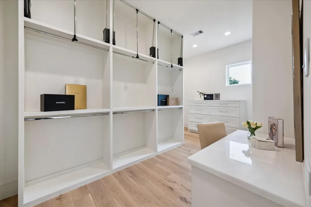 13 Wentworth Gate Path Houston, TX 77027