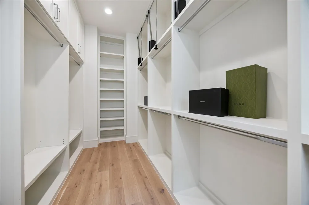13 Wentworth Gate Path Houston, TX 77027