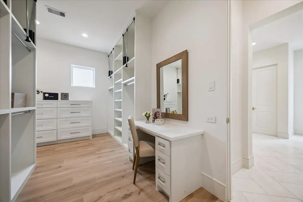 13 Wentworth Gate Path Houston, TX 77027