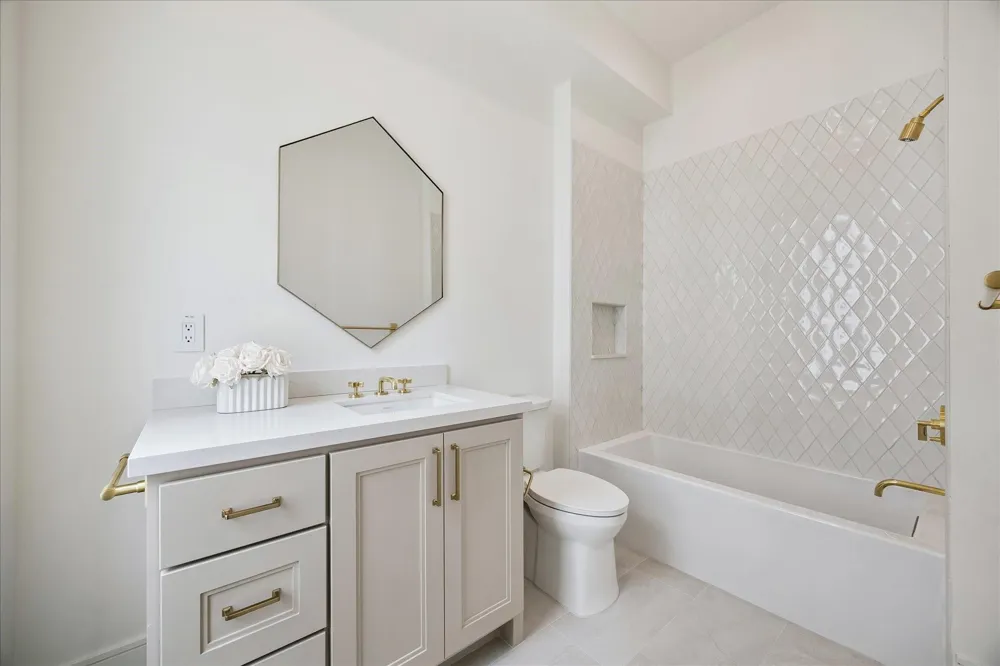 13 Wentworth Gate Path Houston, TX 77027