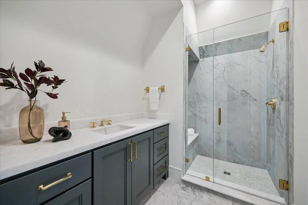 13 Wentworth Gate Path Houston, TX 77027