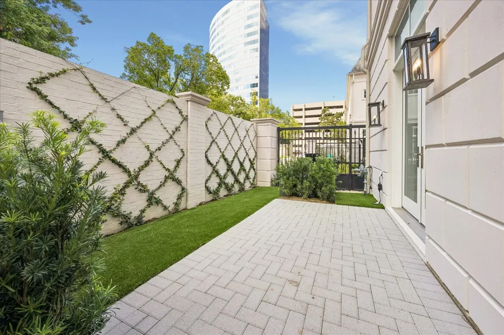 31 Wentworth Gate Path Houston, TX 77027