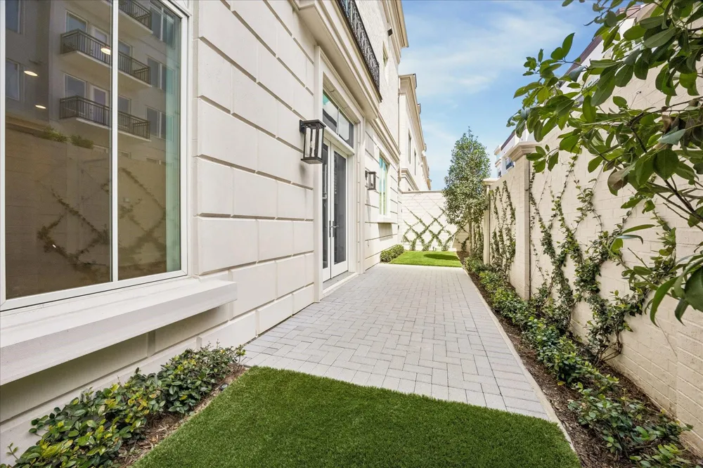 31 Wentworth Gate Path Houston, TX 77027