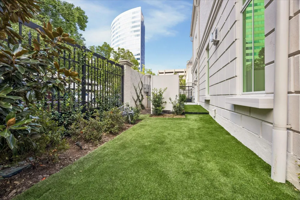 31 Wentworth Gate Path Houston, TX 77027