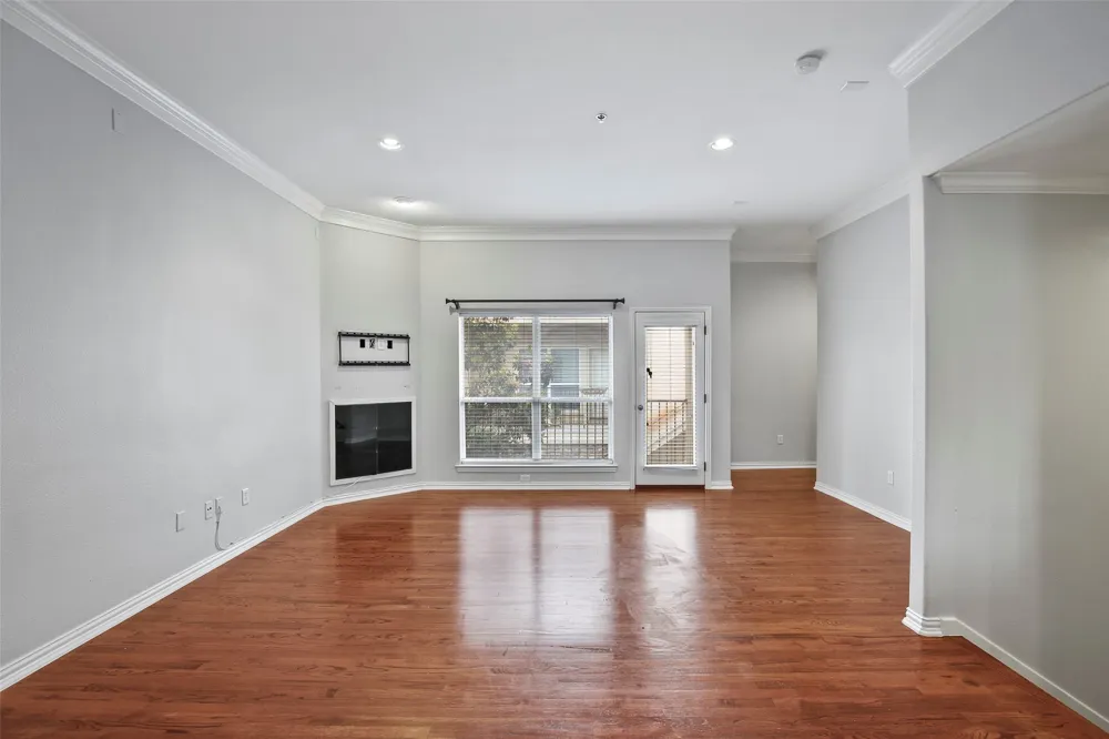 3119 Cedarplaza Lane #303 Dallas, TX 75235