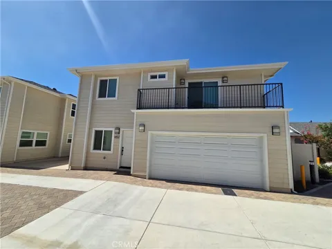 652 W Grand Avenue