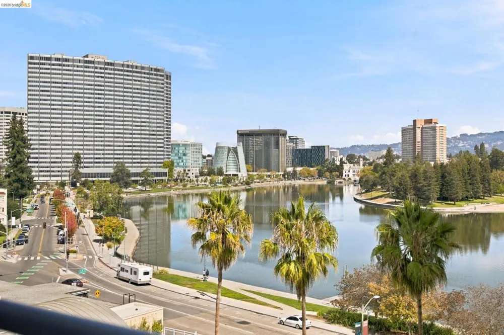 1 Lakeside Dr #607 Oakland, CA 94612