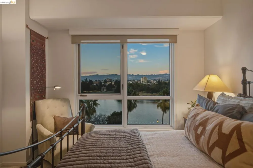 1 Lakeside Dr #607 Oakland, CA 94612