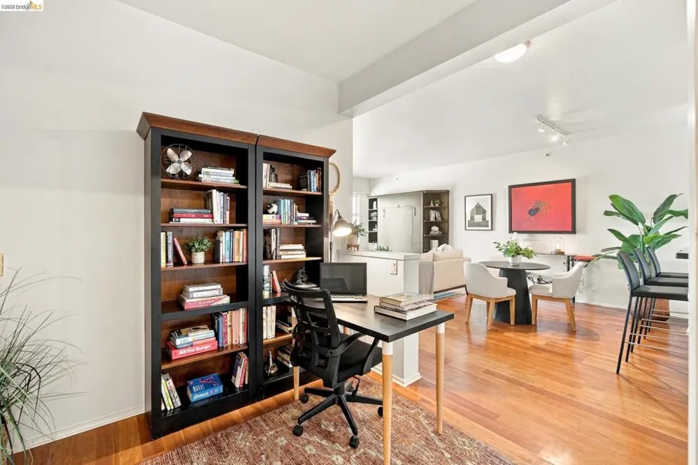 1 Lakeside Dr #607 Oakland, CA 94612