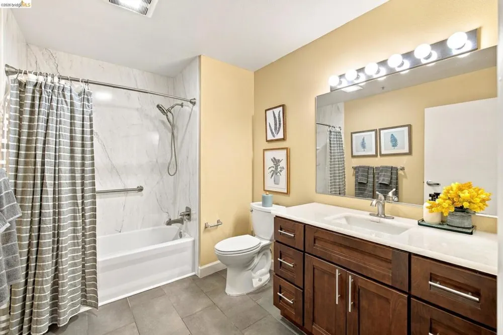 1 Lakeside Dr #607 Oakland, CA 94612