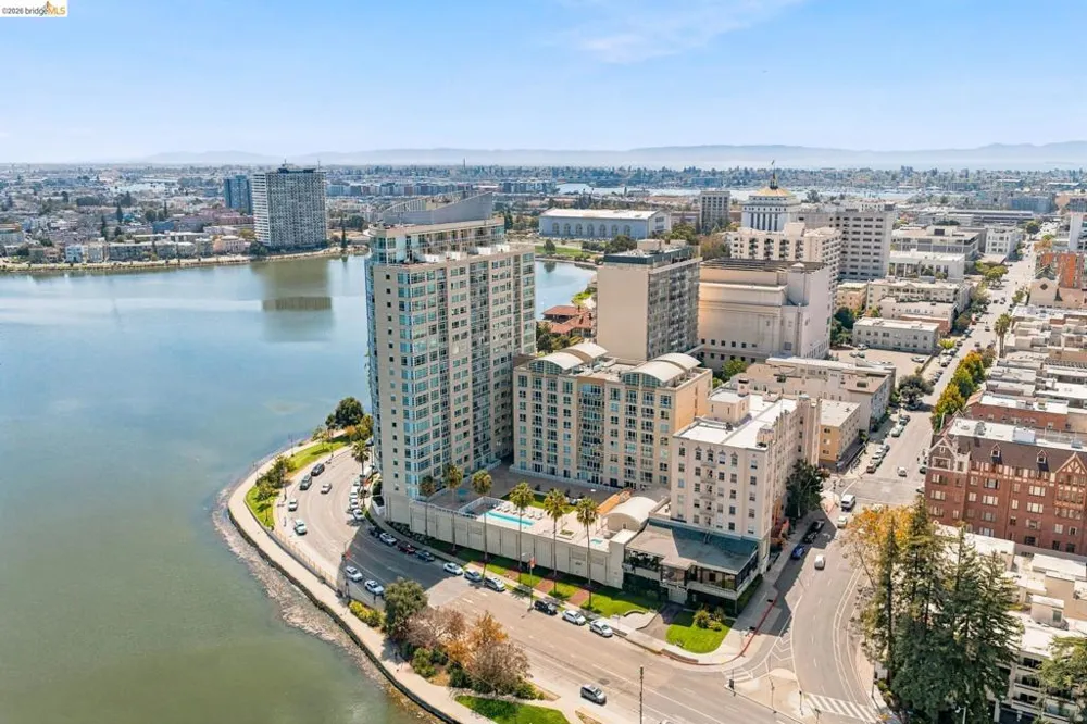 1 Lakeside Dr #607 Oakland, CA 94612