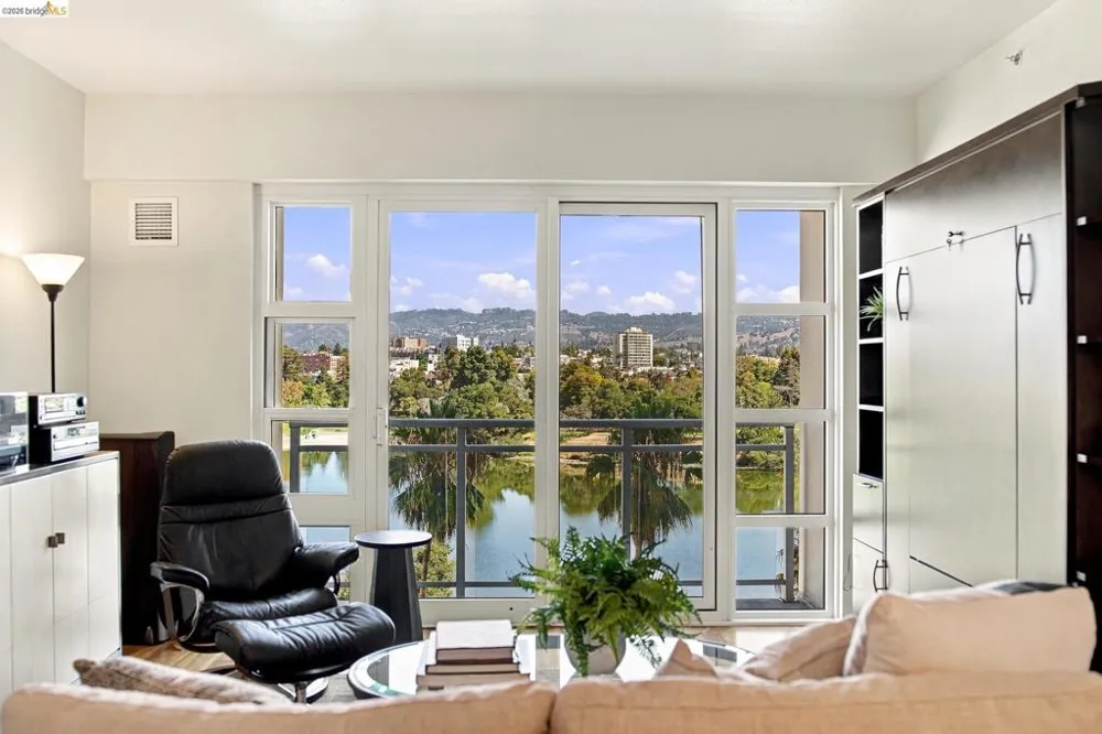 1 Lakeside Dr #607 Oakland, CA 94612
