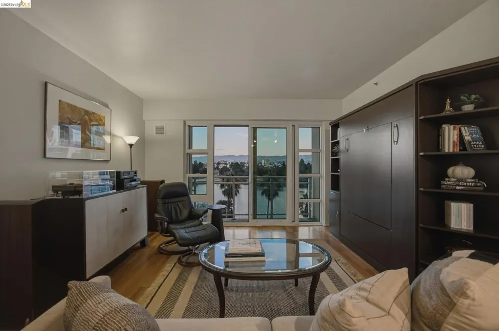 1 Lakeside Dr #607 Oakland, CA 94612