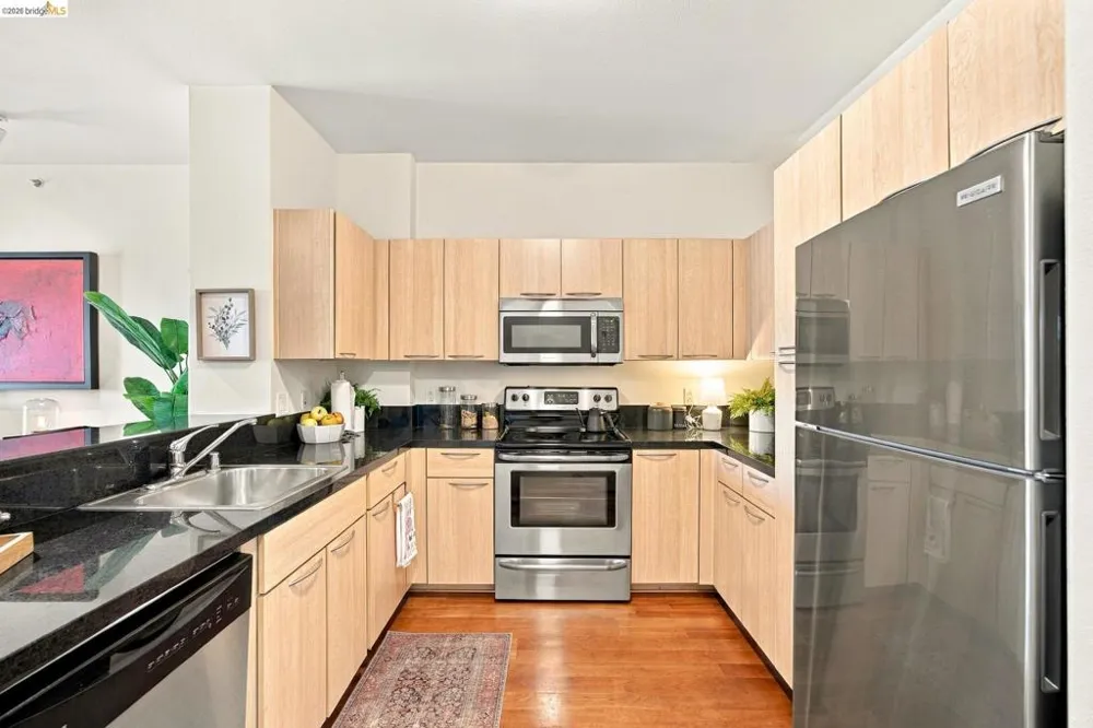 1 Lakeside Dr #607 Oakland, CA 94612
