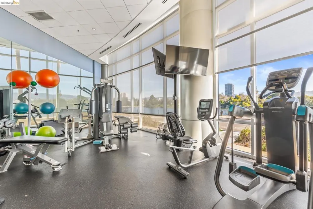 1 Lakeside Dr #607 Oakland, CA 94612