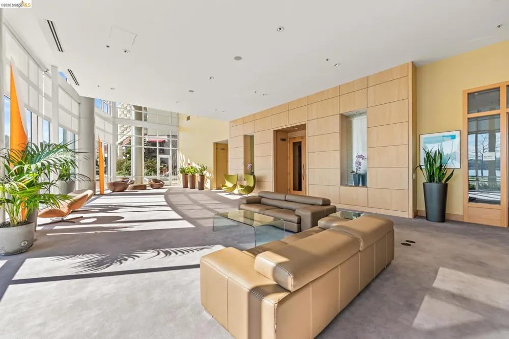 1 Lakeside Dr #607 Oakland, CA 94612