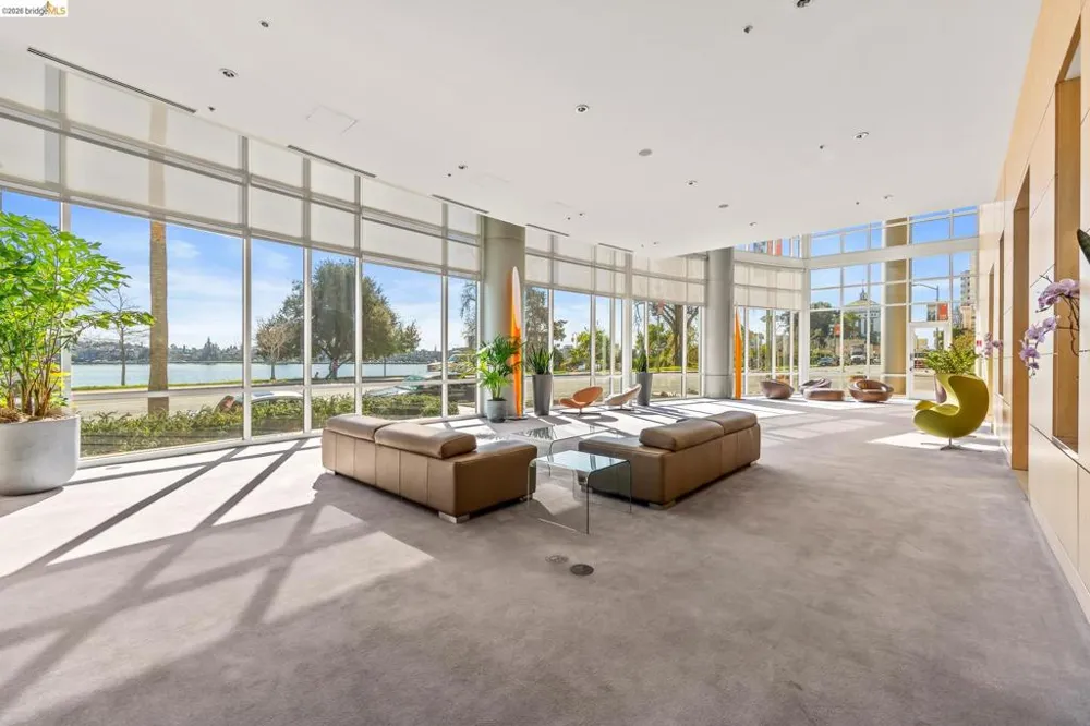 1 Lakeside Dr #607 Oakland, CA 94612