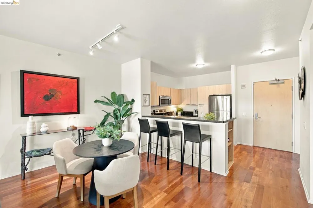1 Lakeside Dr #607 Oakland, CA 94612