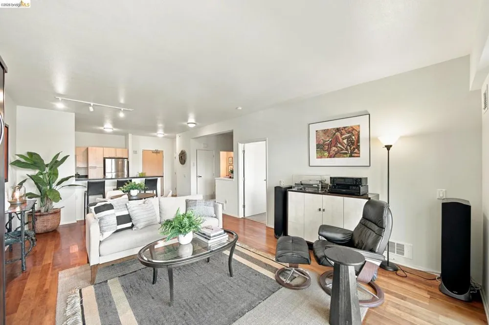 1 Lakeside Dr #607 Oakland, CA 94612