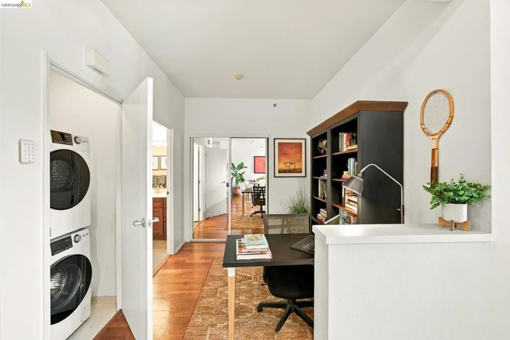 1 Lakeside Dr #607 Oakland, CA 94612