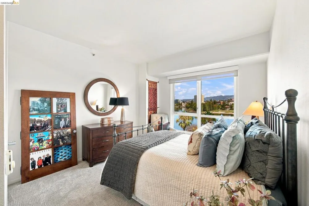 1 Lakeside Dr #607 Oakland, CA 94612