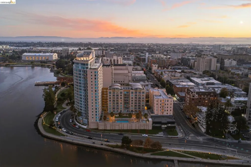 1 Lakeside Dr #607 Oakland, CA 94612