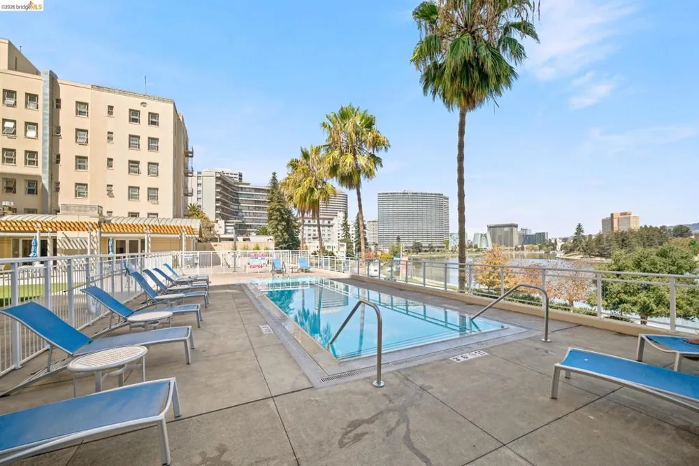 1 Lakeside Dr #607 Oakland, CA 94612