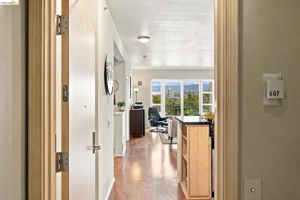 1 Lakeside Dr #607 Oakland, CA 94612