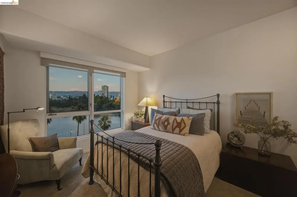 1 Lakeside Dr #607 Oakland, CA 94612