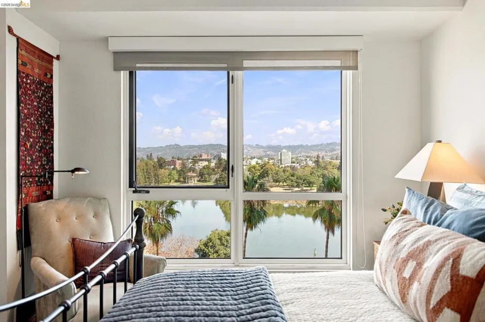 1 Lakeside Dr #607 Oakland, CA 94612