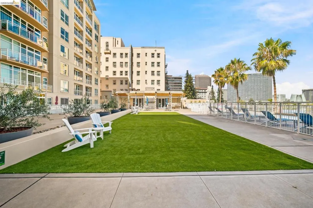 1 Lakeside Dr #607 Oakland, CA 94612