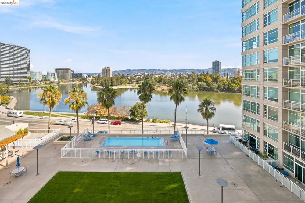 1 Lakeside Dr #607 Oakland, CA 94612