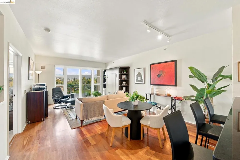 1 Lakeside Dr #607 Oakland, CA 94612