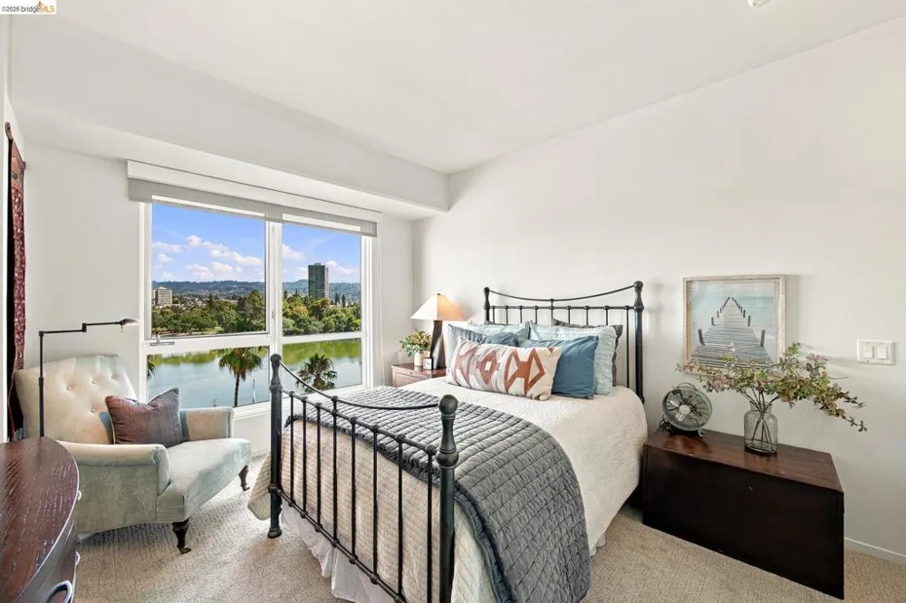 1 Lakeside Dr #607 Oakland, CA 94612